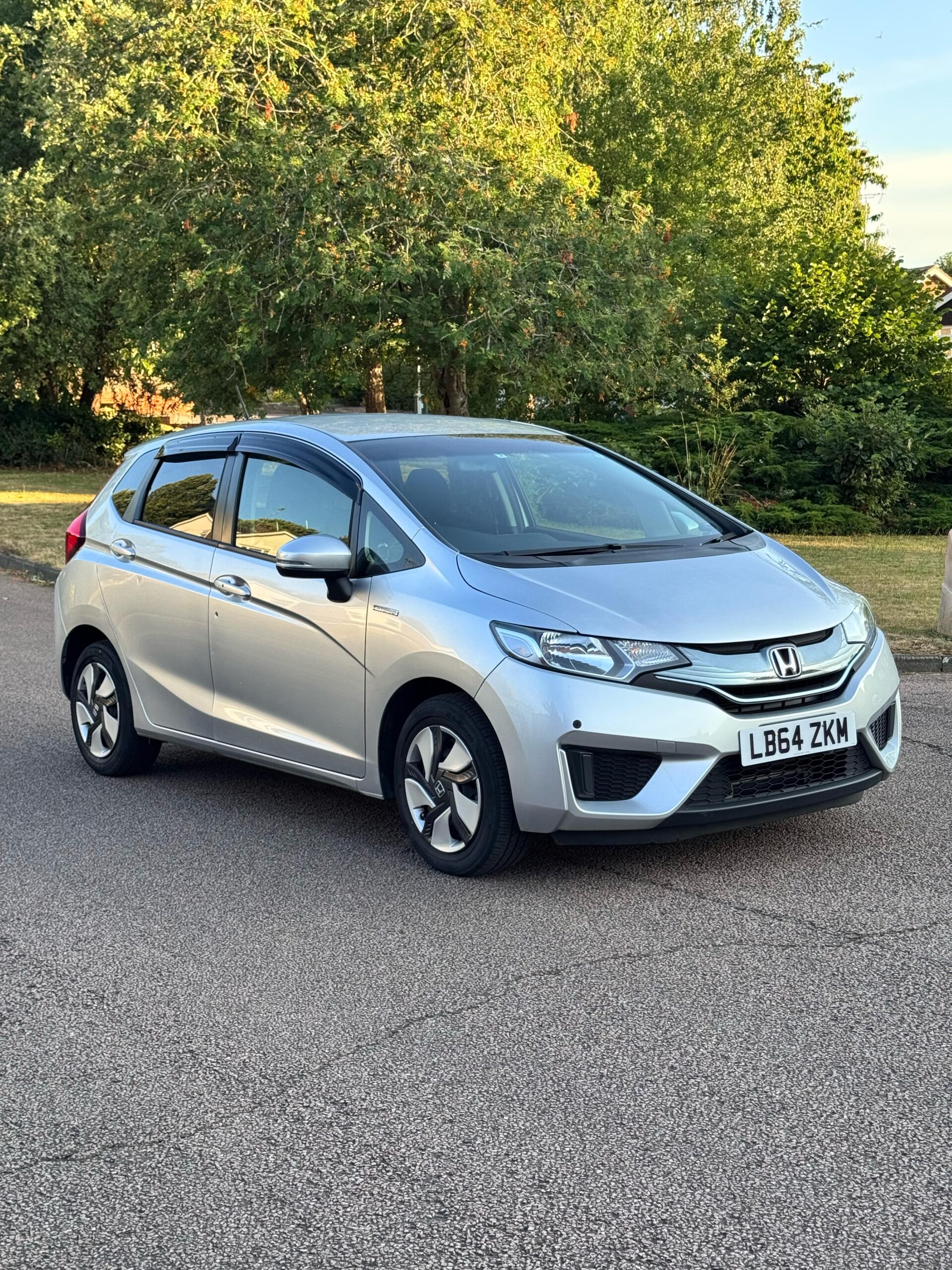 Honda Fit/Jazz 2015 - Silver - Automatic - Petrol Hybrid - Image 2