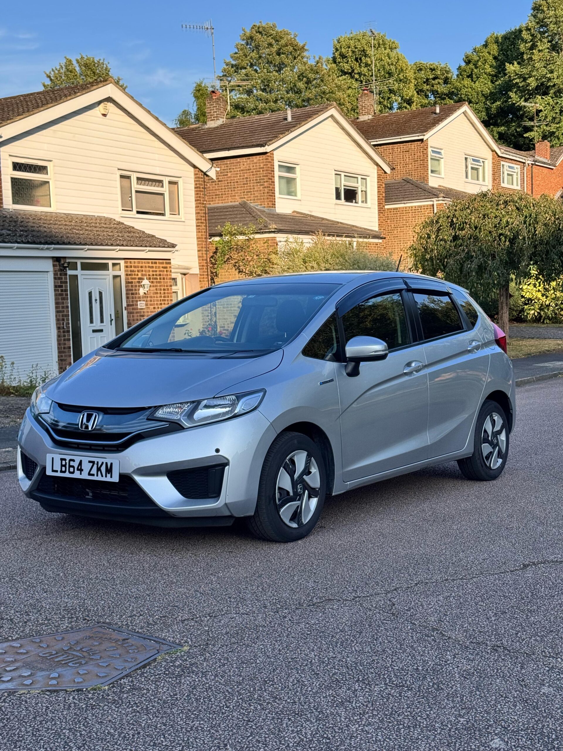 Honda Fit/Jazz 2015 - Silver - Automatic - Petrol Hybrid - Image 4