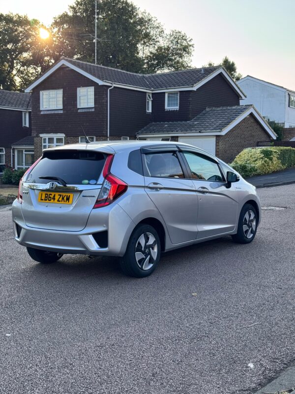 Honda Fit/Jazz 2015 - Silver - Automatic - Petrol Hybrid - Image 10