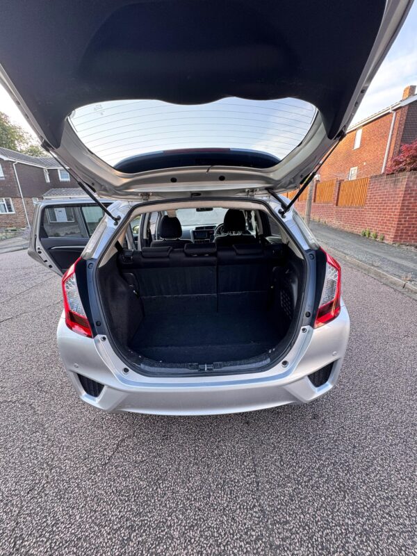 Honda Fit/Jazz 2015 - Silver - Automatic - Petrol Hybrid - Image 16